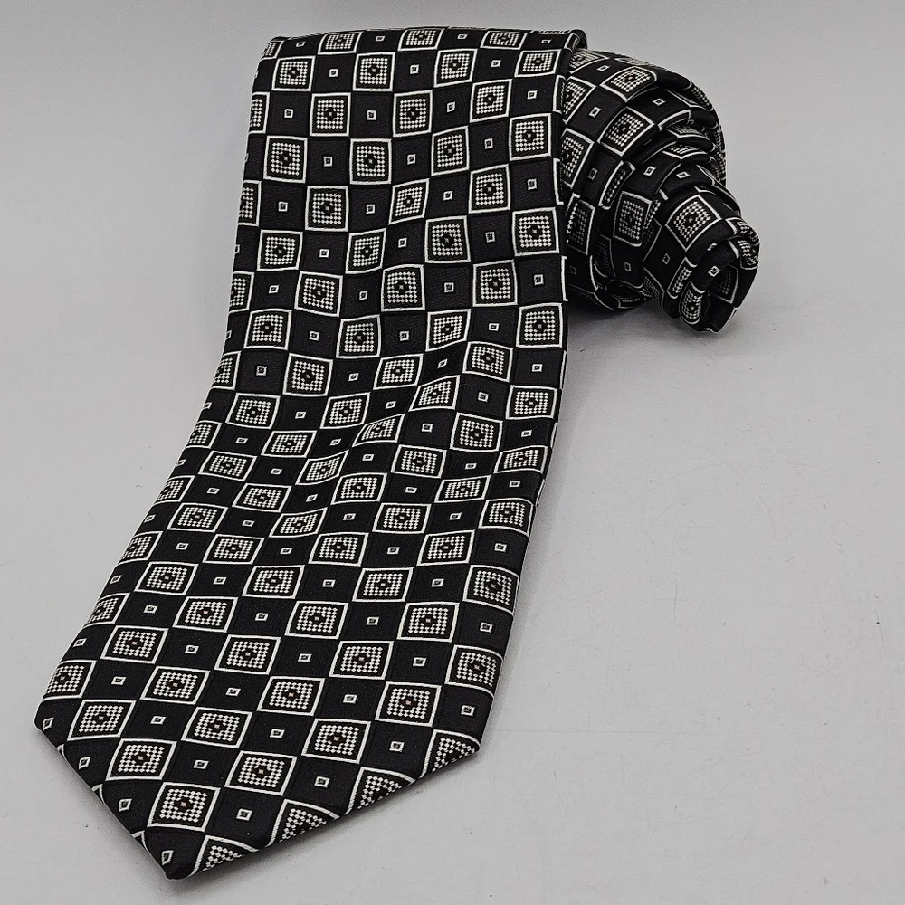 Alexander Julian colours geometric tie
